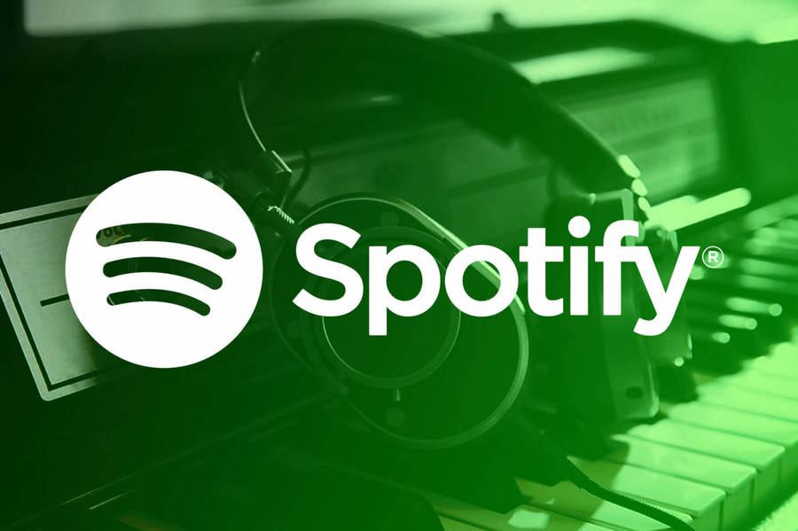 spotify-piano-and-headphones-psvd4nwl5u4foka8